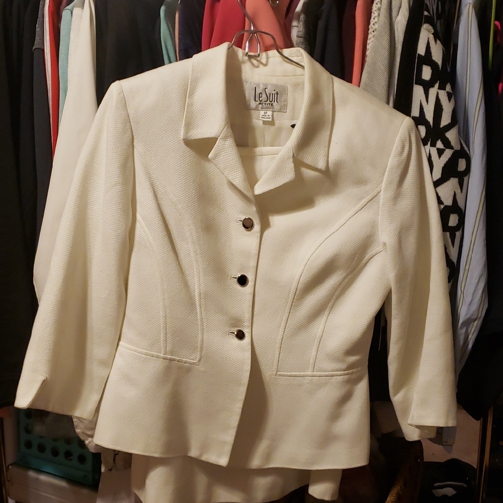 Le Suit Women's White Jacket With White Skirt.